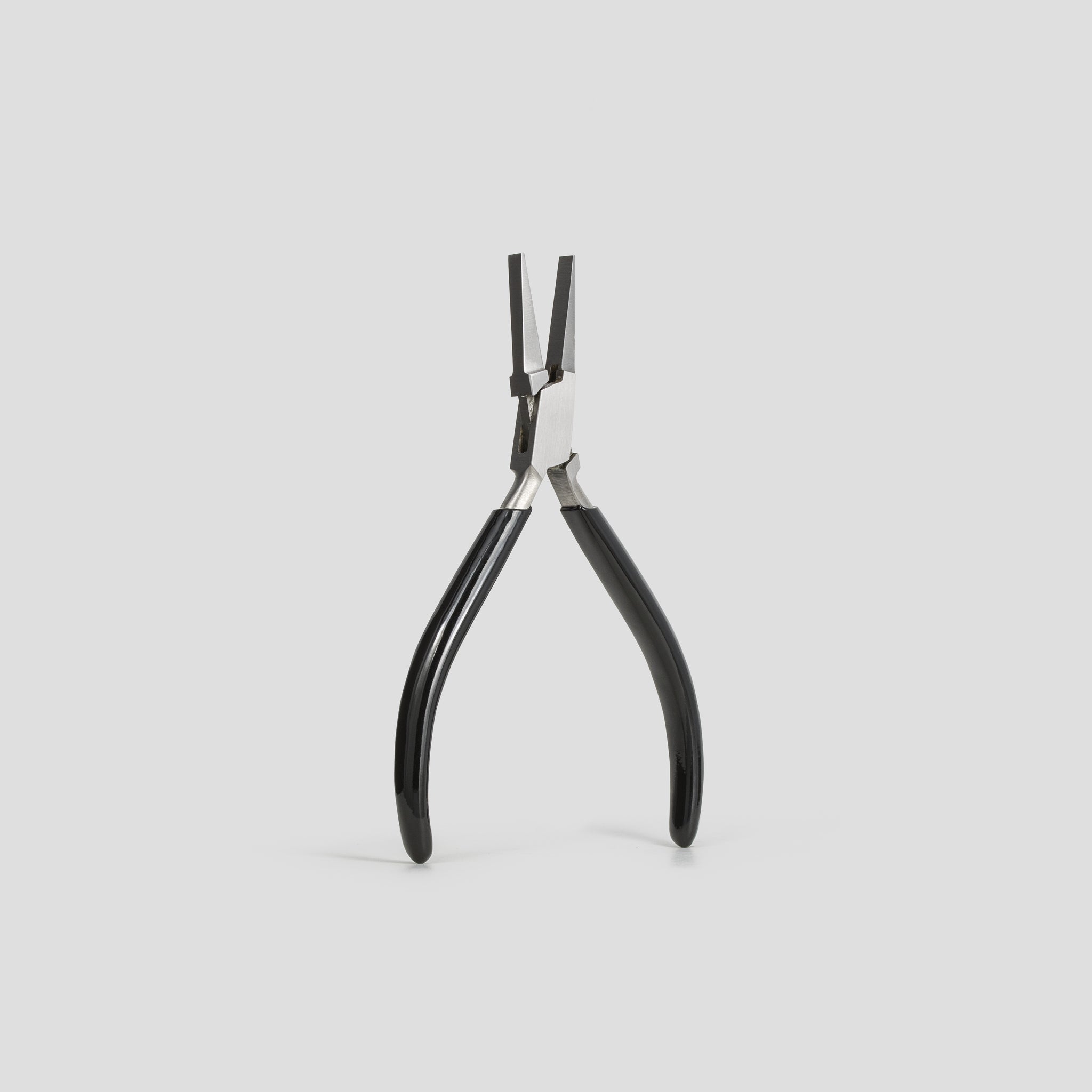 The Beadsmith Non-Serrated Flat Nose Pliers